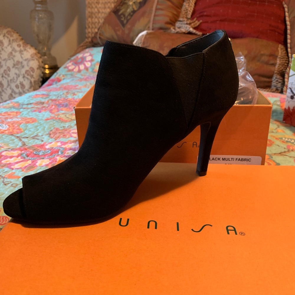Black shoe boot
